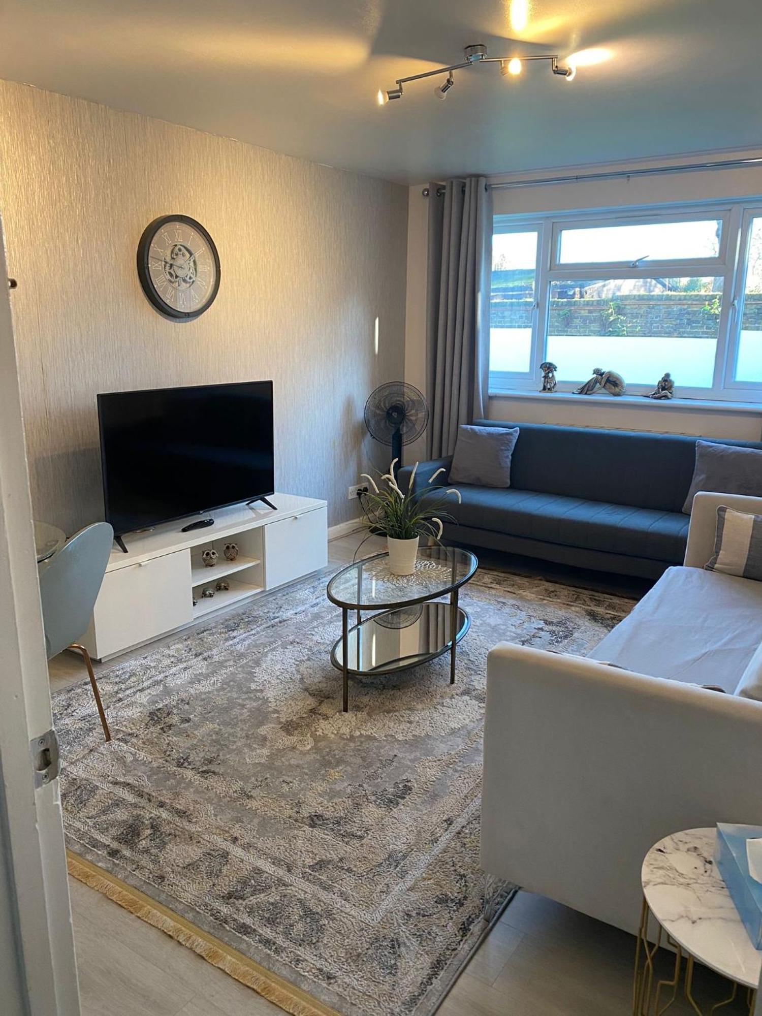 One Bedroom Flat In Chiswick W4 Londra Exterior foto