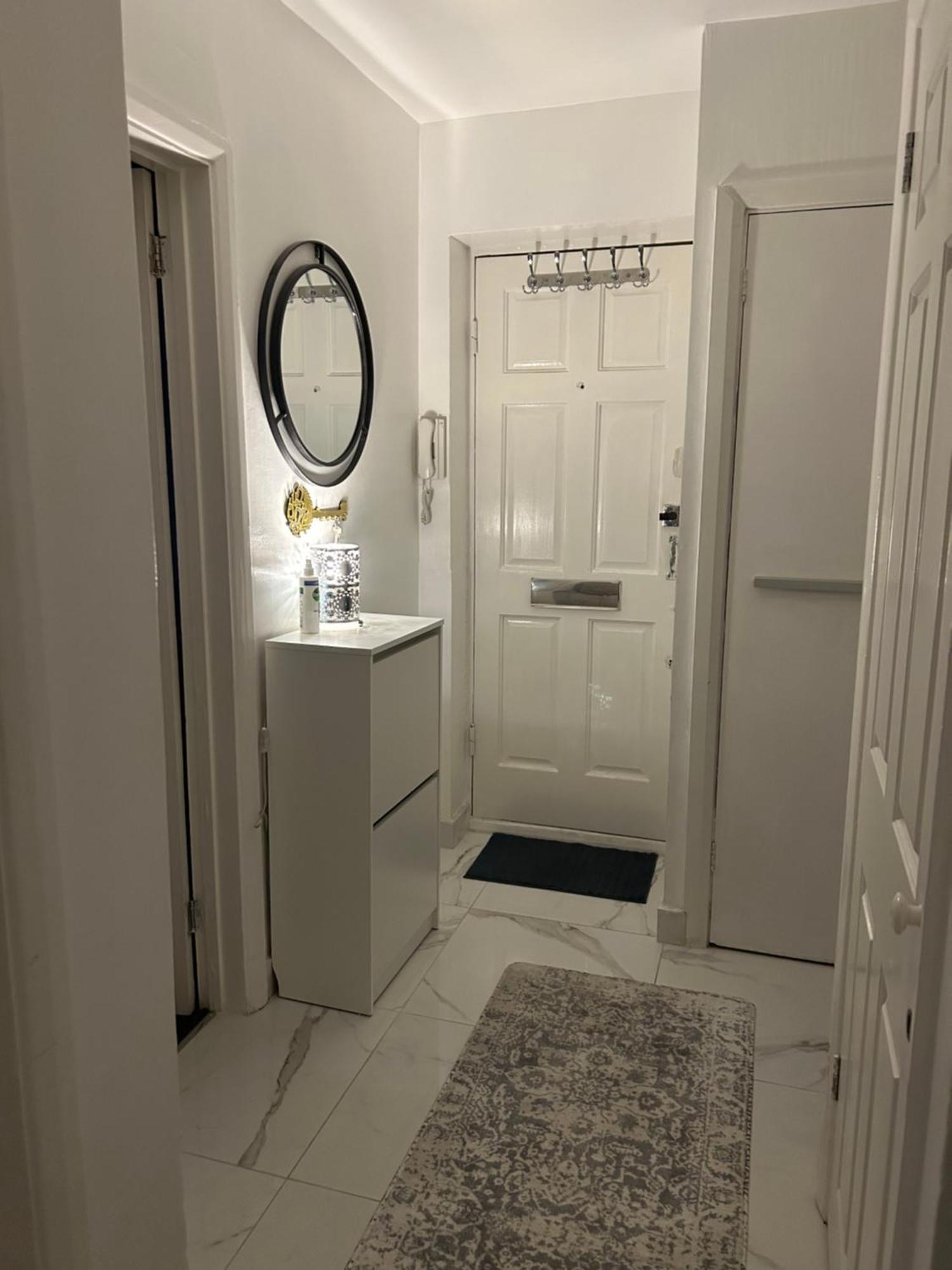 One Bedroom Flat In Chiswick W4 Londra Exterior foto