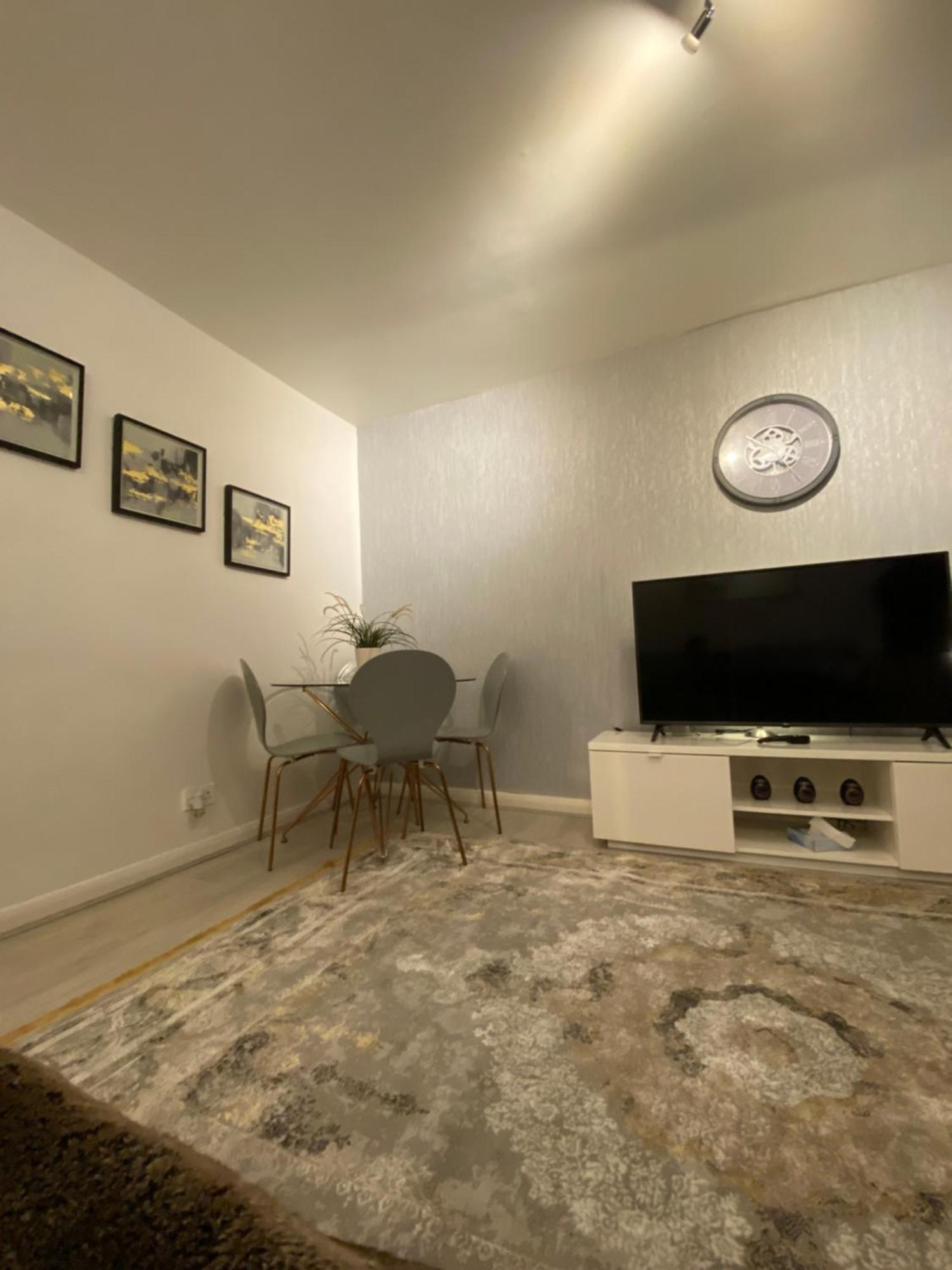 One Bedroom Flat In Chiswick W4 Londra Exterior foto