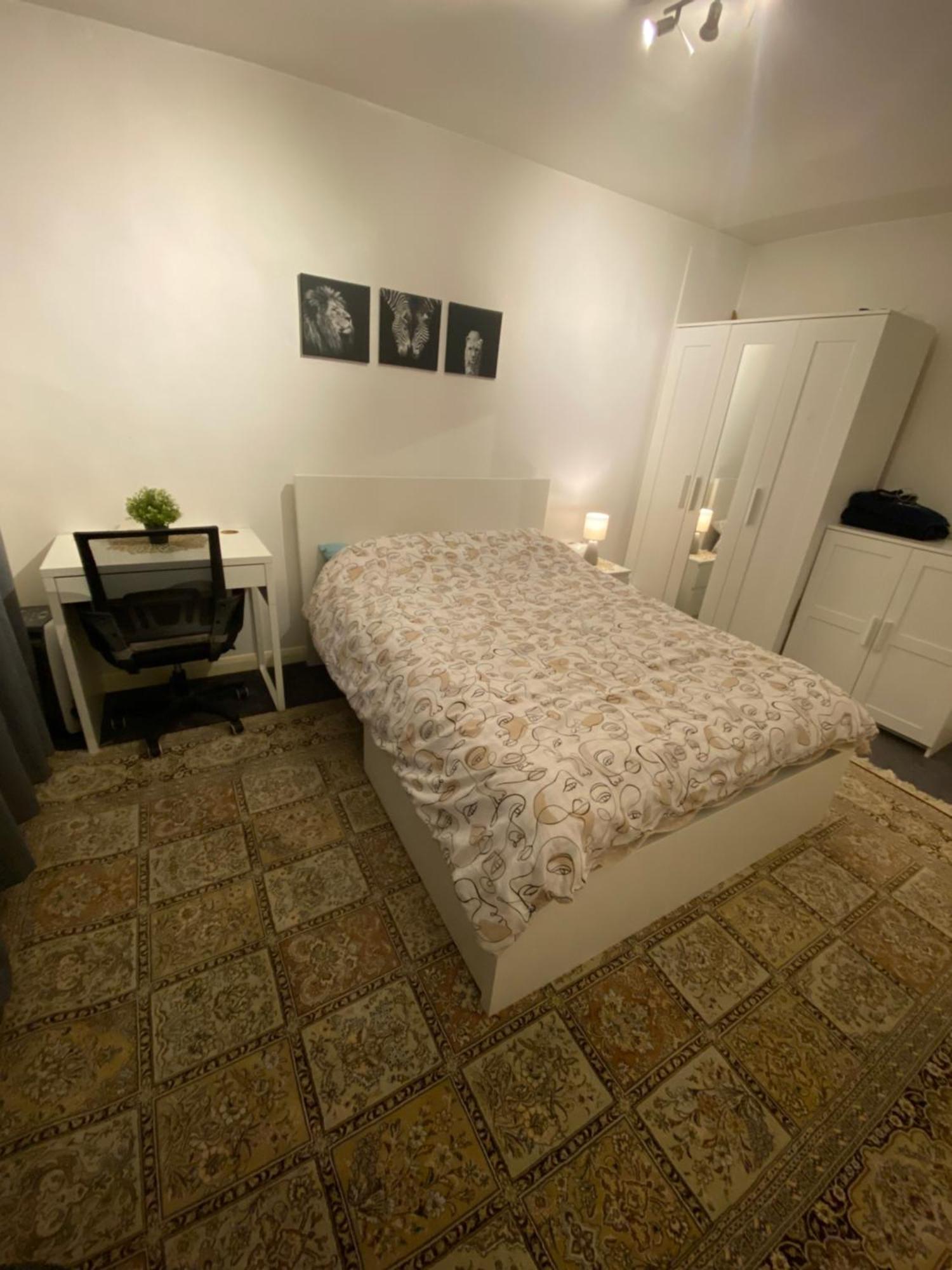 One Bedroom Flat In Chiswick W4 Londra Exterior foto