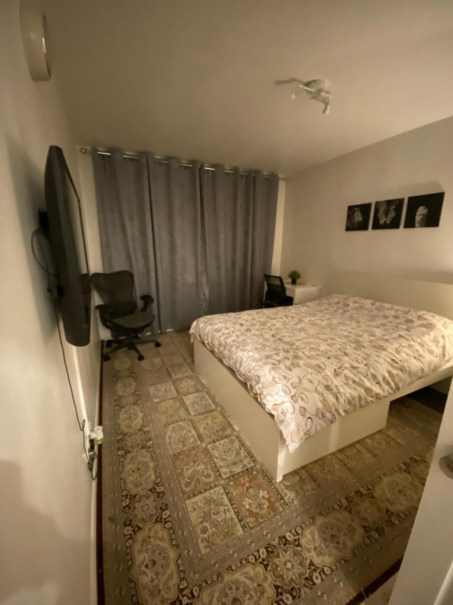 One Bedroom Flat In Chiswick W4 Londra Exterior foto